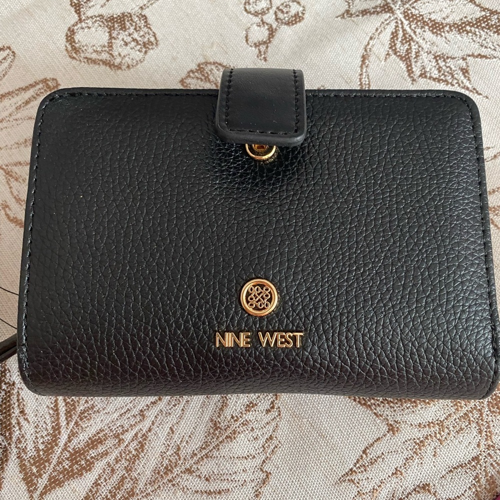 NWT Nine West Black Textured Wallet